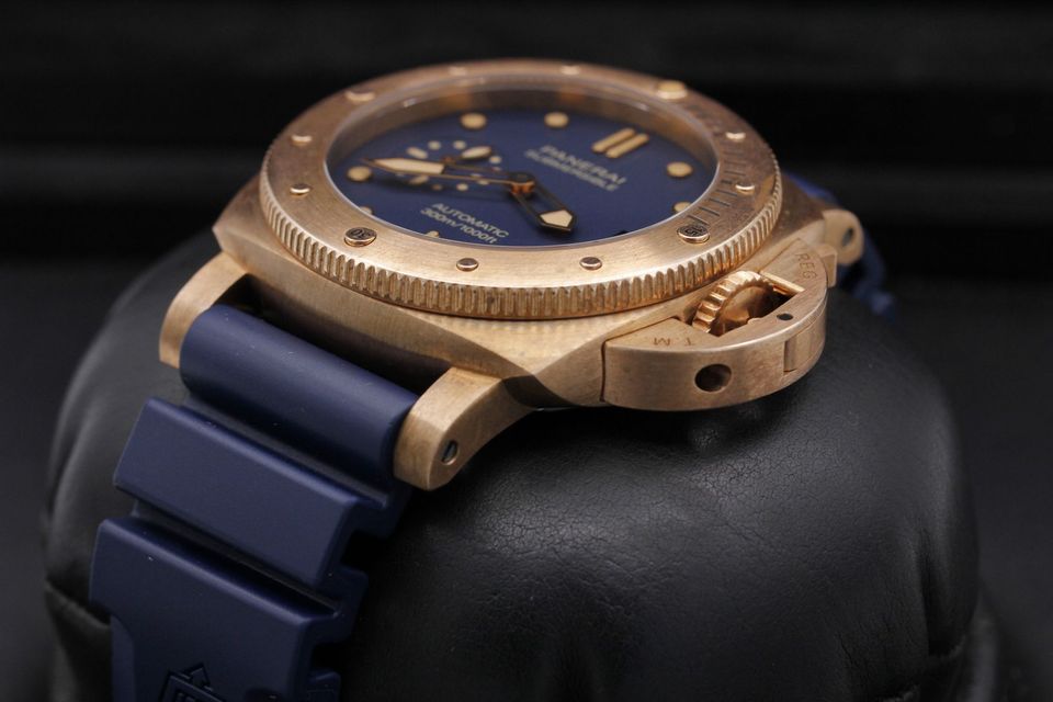 Panerai Submersible PAM01074 Image 2